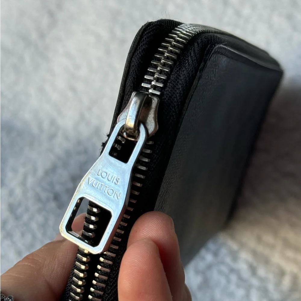 Authentic Black Damier Louis Vuitton Zippy Wallet